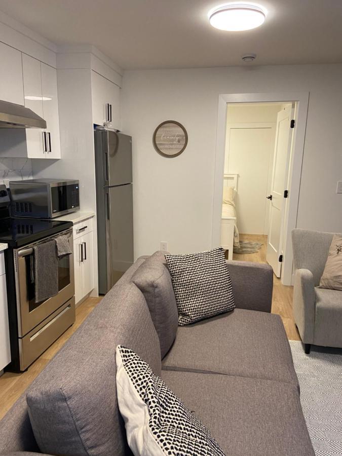 Wecare Guest Suite Бърнаби Екстериор снимка