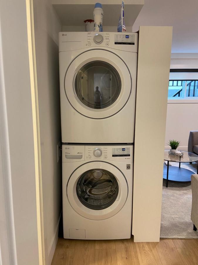 Wecare Guest Suite Бърнаби Екстериор снимка