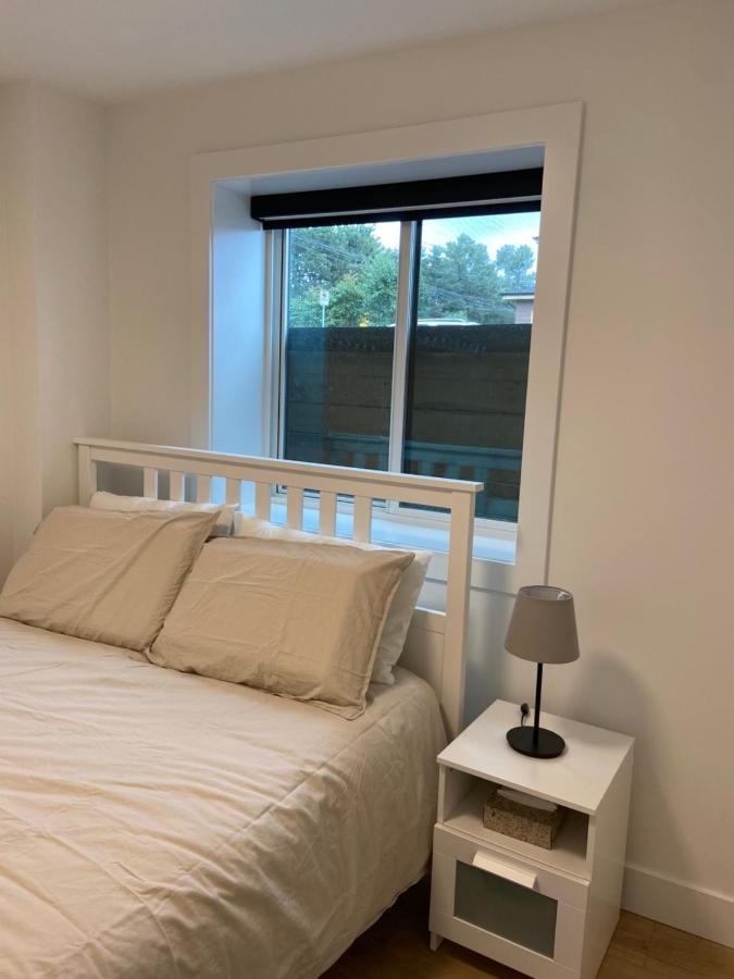 Wecare Guest Suite Бърнаби Екстериор снимка