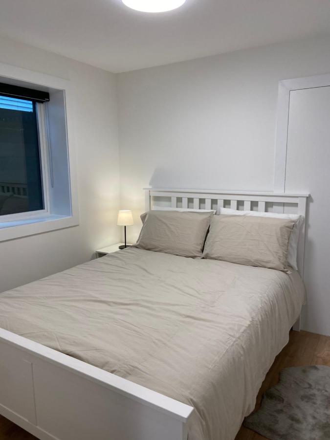 Wecare Guest Suite Бърнаби Екстериор снимка